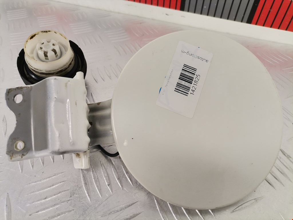 Лючок бензобака TOYOTA Yaris II XP50 2005-2011