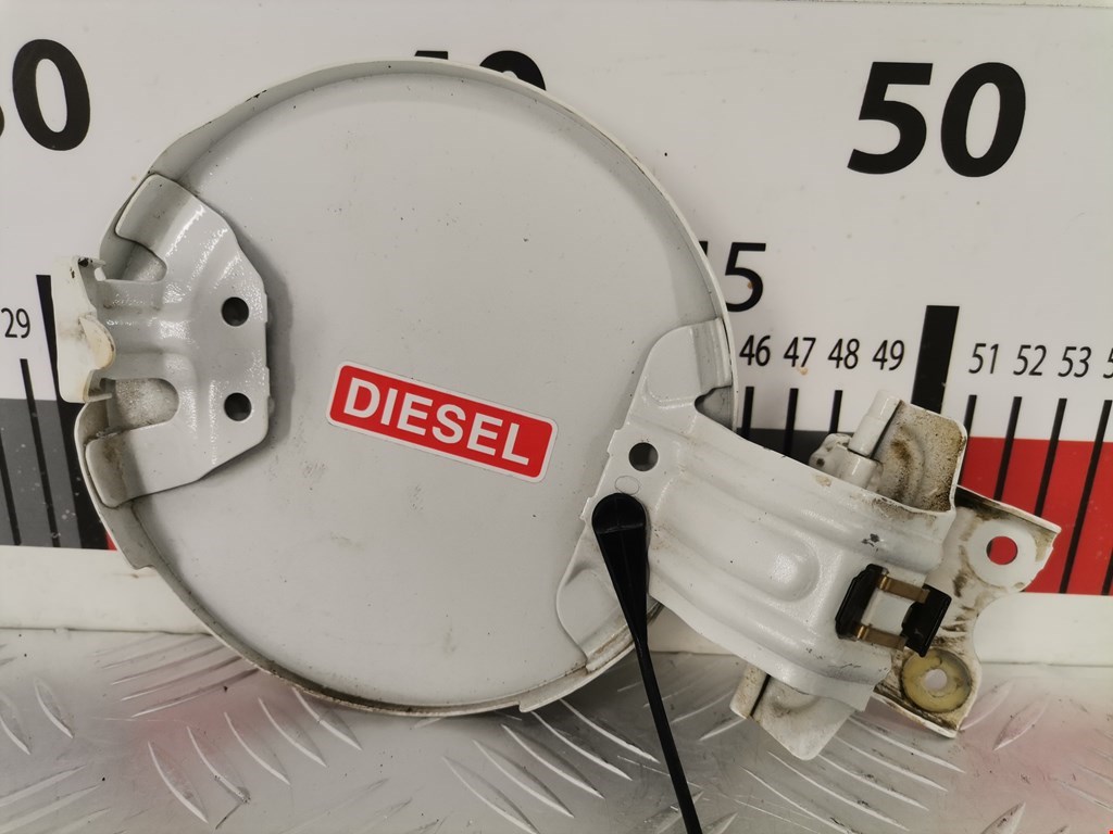 Лючок бензобака TOYOTA Yaris II XP50 2005-2011