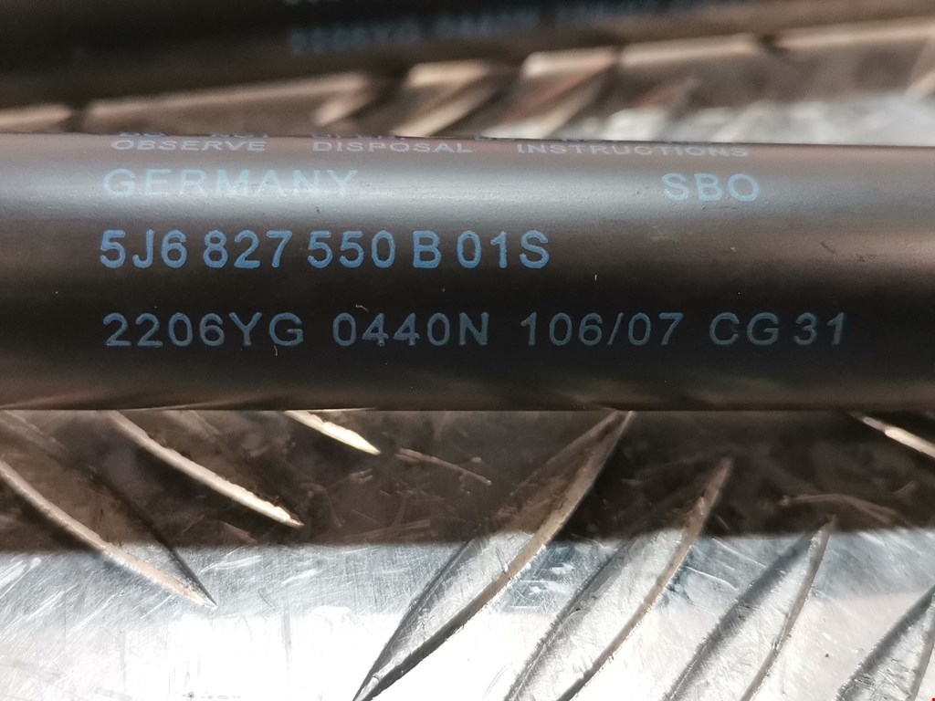 Амортизатор крышки (двери) багажника SKODA Fabia MK2 5J 2007-2014