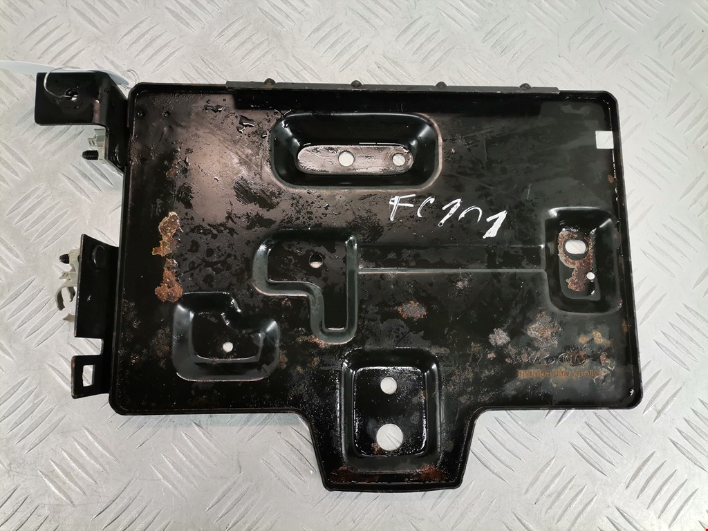 Крепление АКБ (корпус/подставка) KIA Opirus 2003-2010