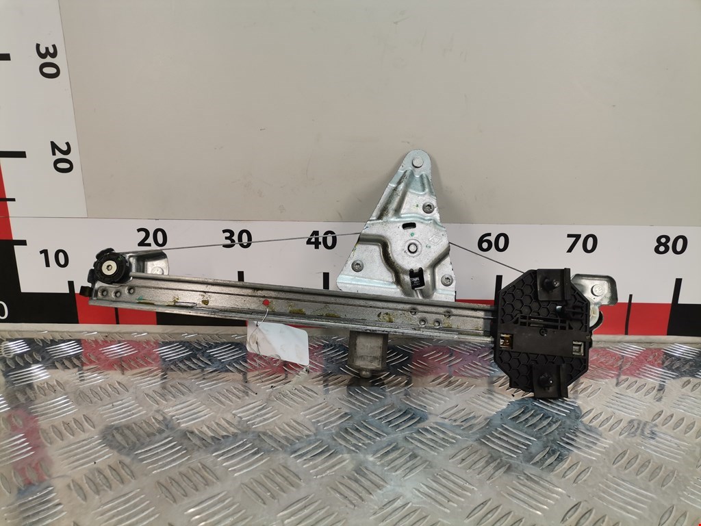 Стеклоподъемник задний правый DACIA Sandero 2013-2020