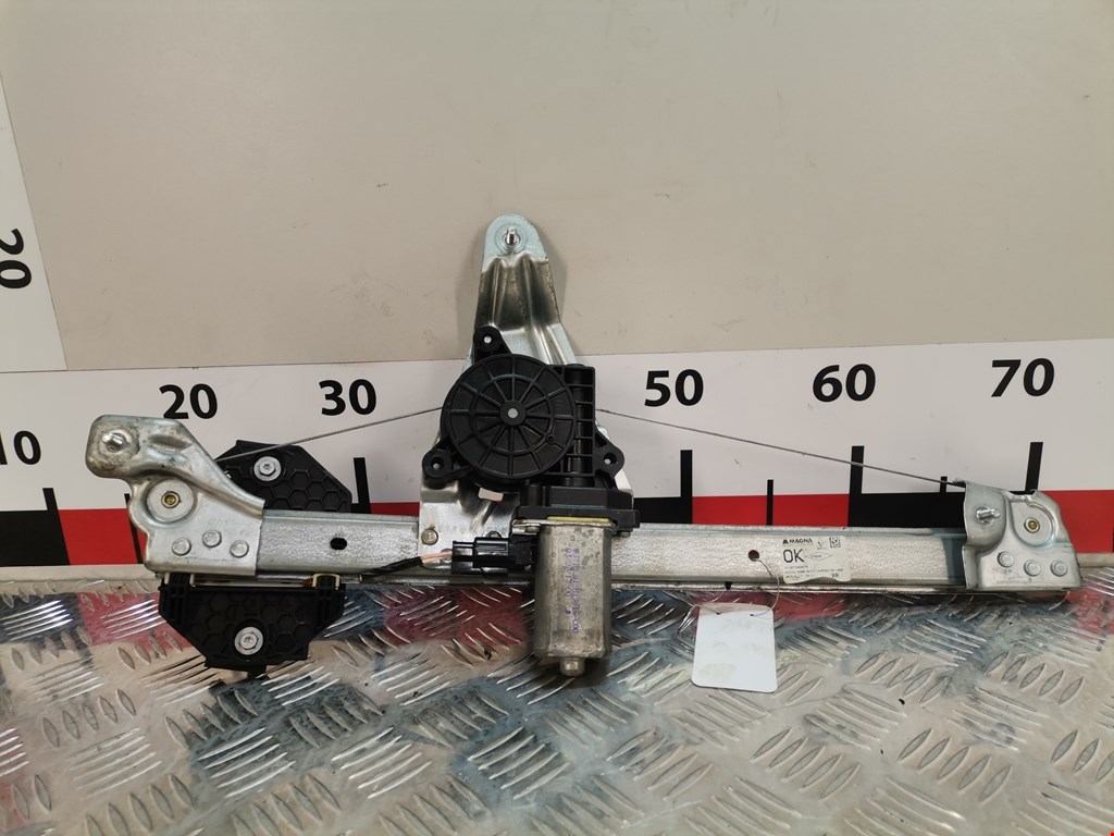 Стеклоподъемник задний правый DACIA Sandero 2013-2020