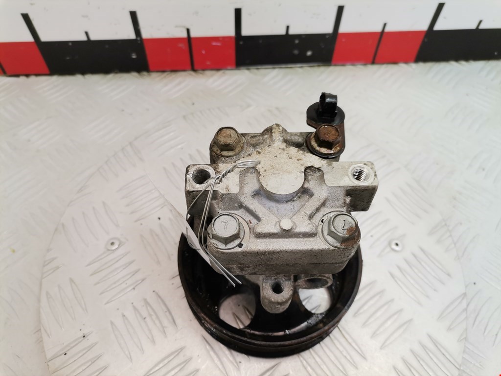 Насос гидроусилителя руля (ГУР) KIA Magentis 2006-2010