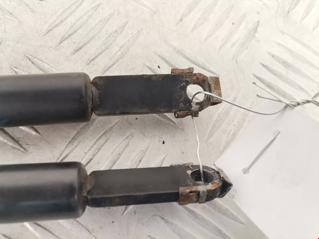 Амортизатор капота левый=правый BMW Z3 E36 1996-2002