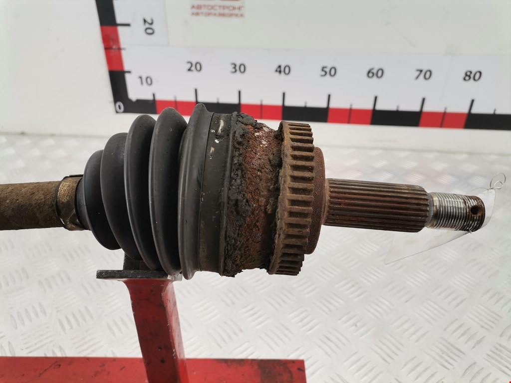 Полуось (привод, приводной вал) передняя правая KIA Sportage II 2004-2010