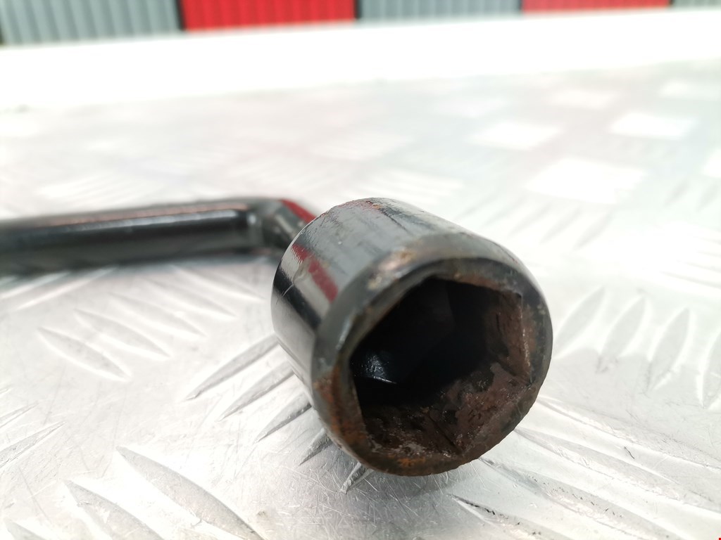 Ключ балонный KIA Magentis 2006-2010