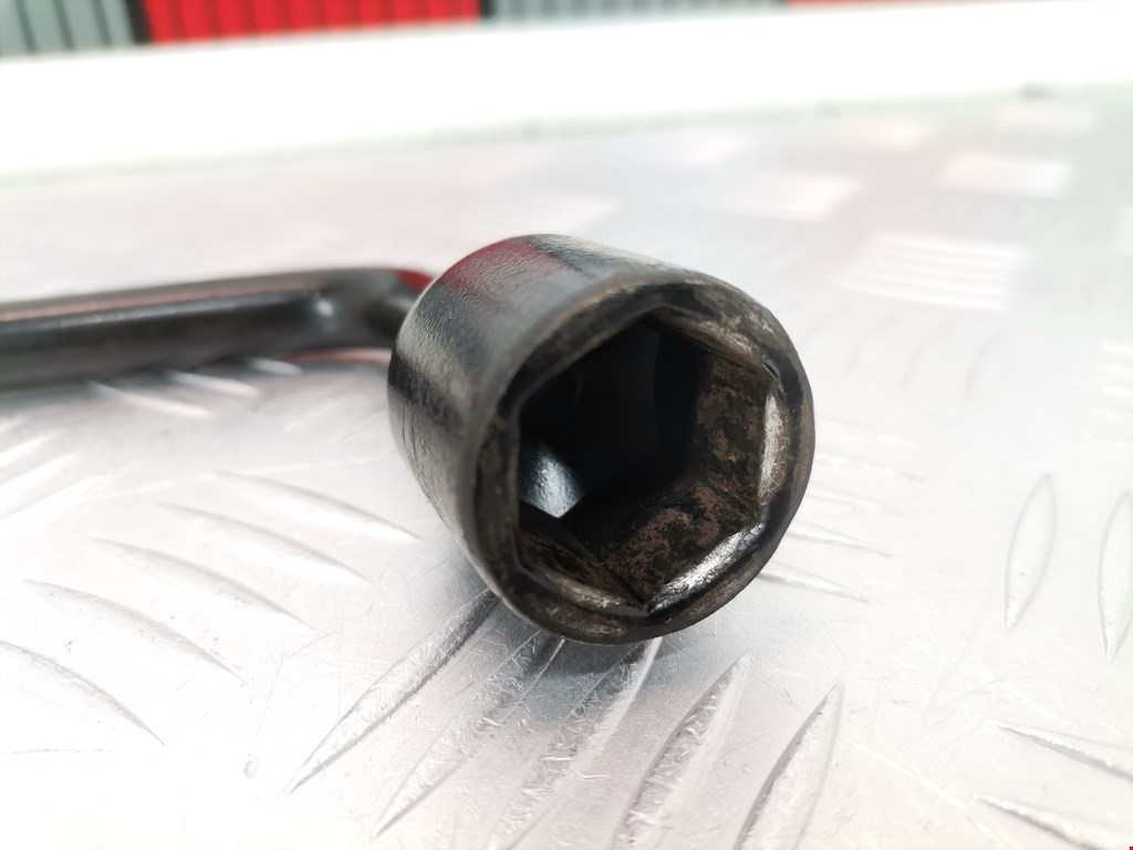 Ключ балонный HYUNDAI i30 2007-2012