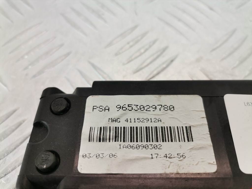 Усилитель антенны PEUGEOT 407 2004-2010