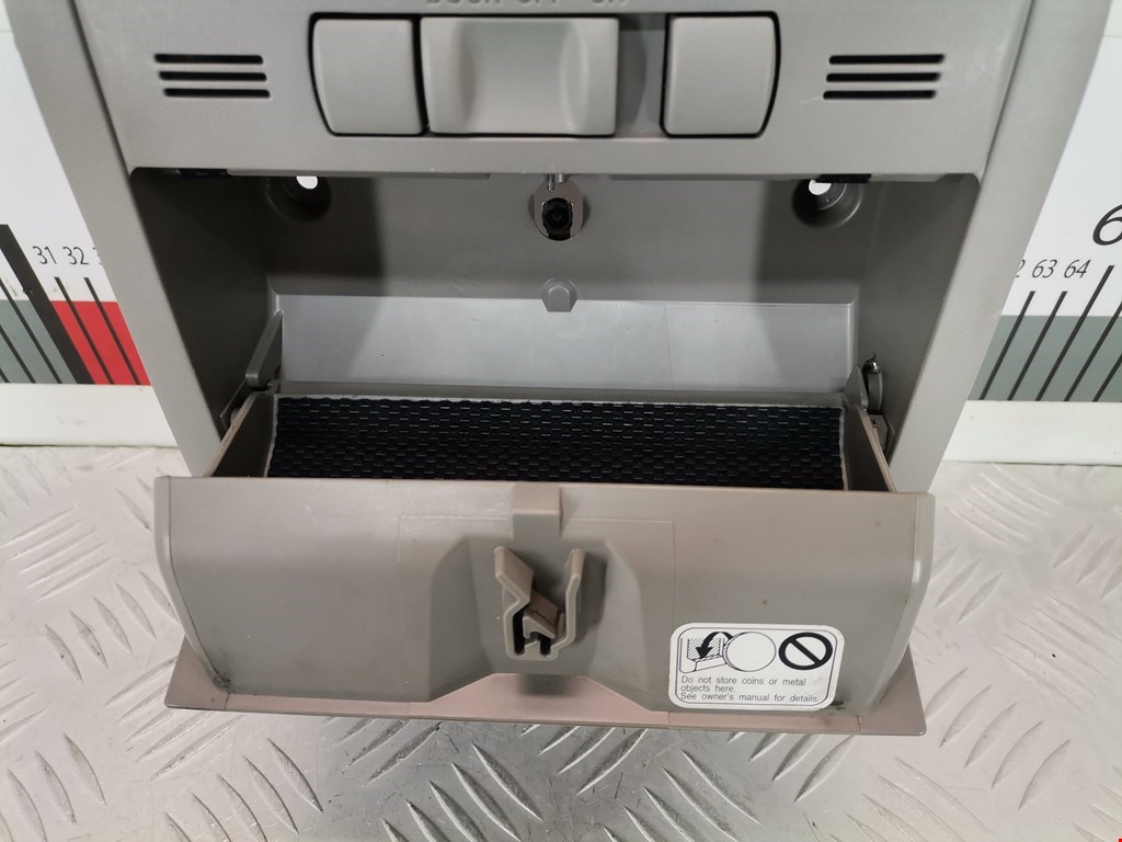 Плафон салонный (салона фонарь) TOYOTA Prius II XW20 2003-2012