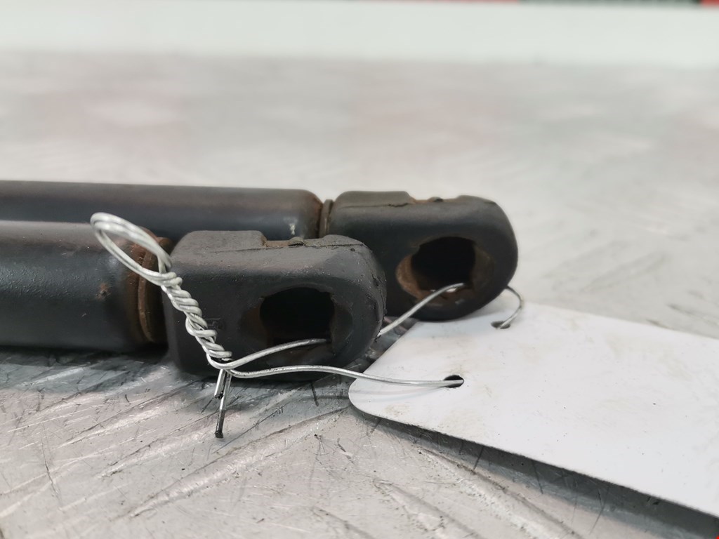 Амортизатор крышки (двери) багажника AUDI A4 B5 1995-2001