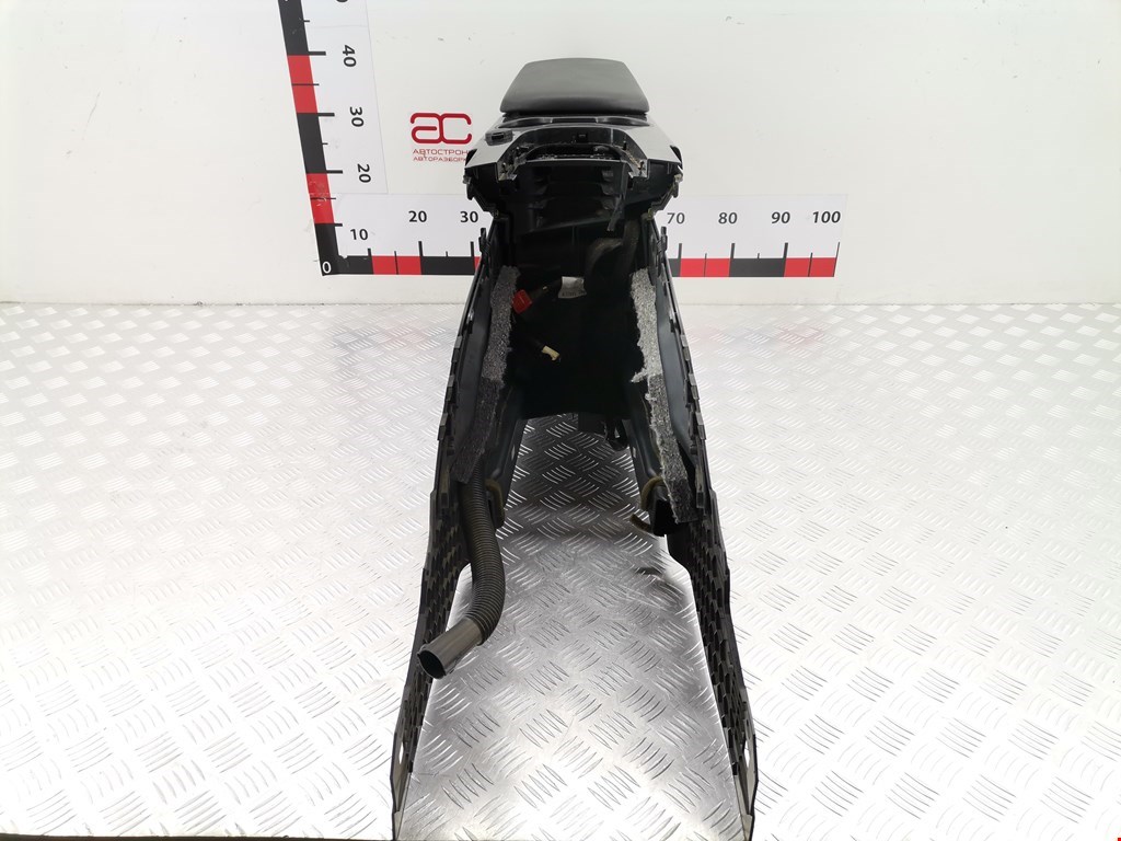 Подлокотник в салон PEUGEOT Partner 2008-2018