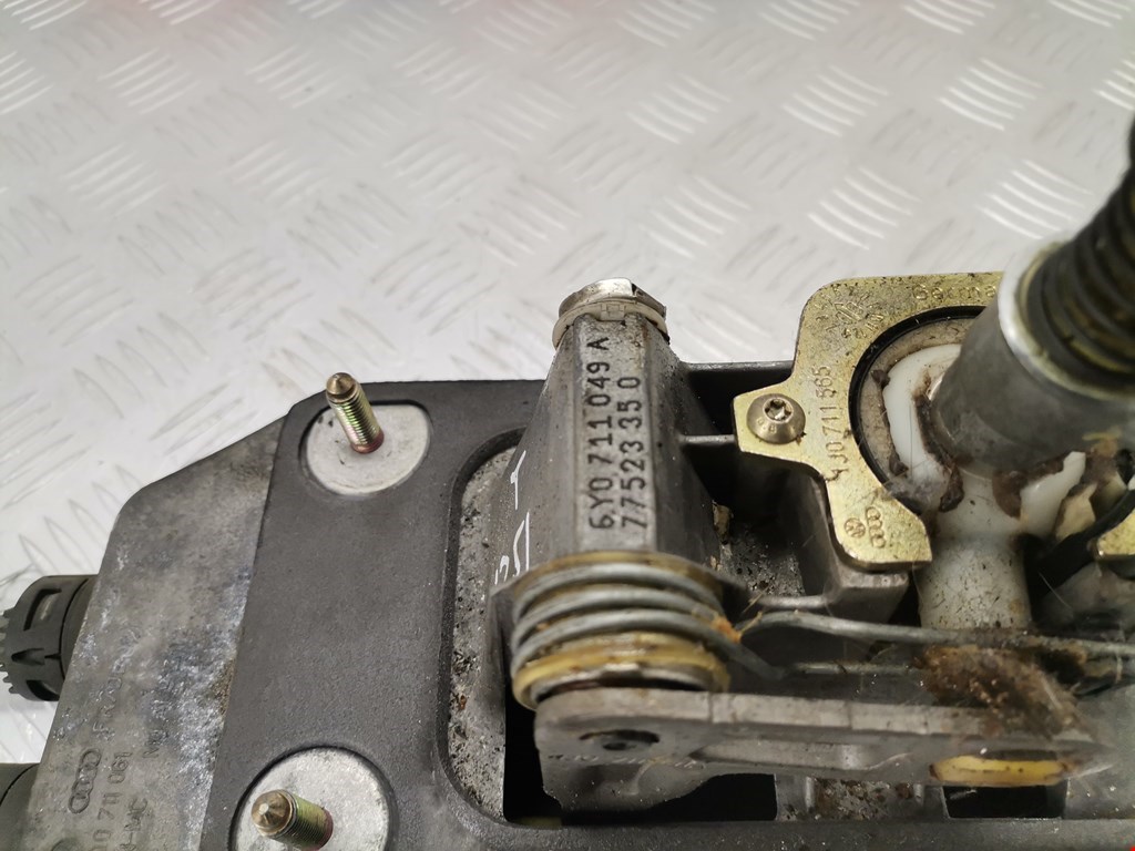 Кулиса (селектор) АКПП/МКПП в салоне SKODA Fabia MK1 1999-2006