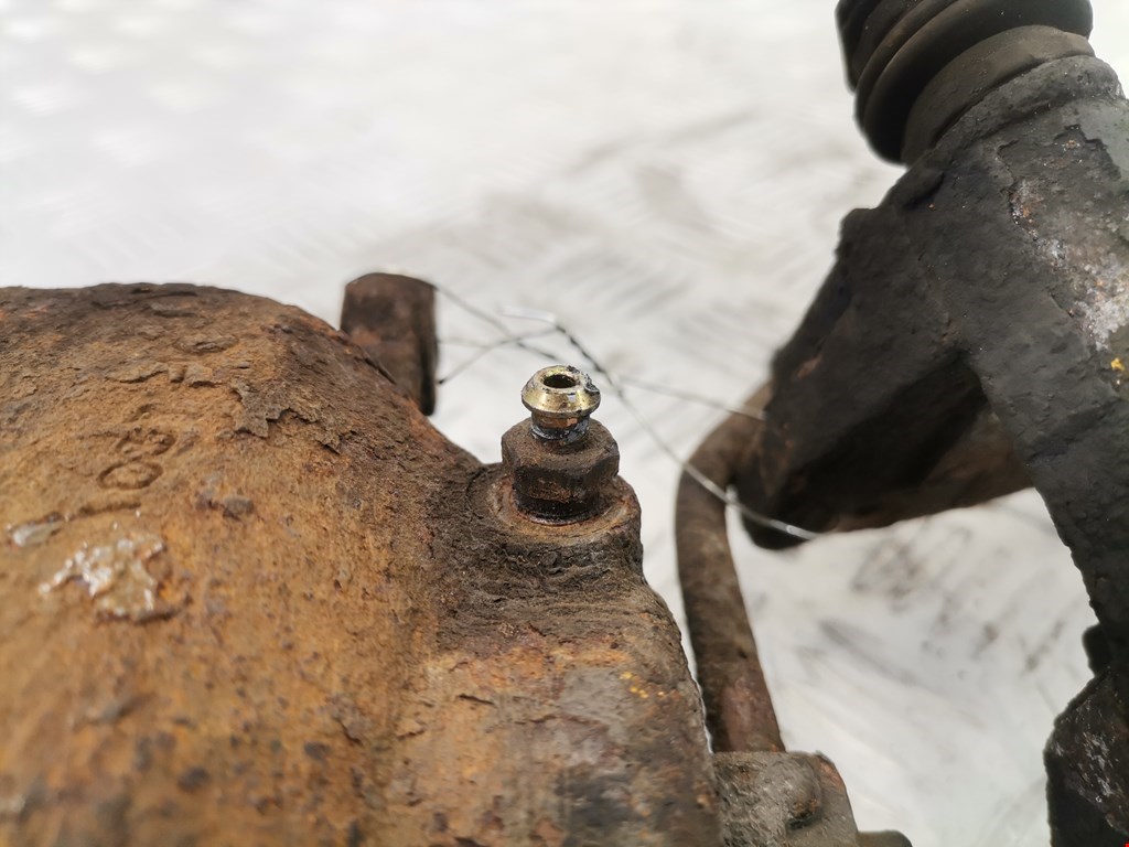 Суппорт передний правый CHRYSLER PT Cruser 2000-2010