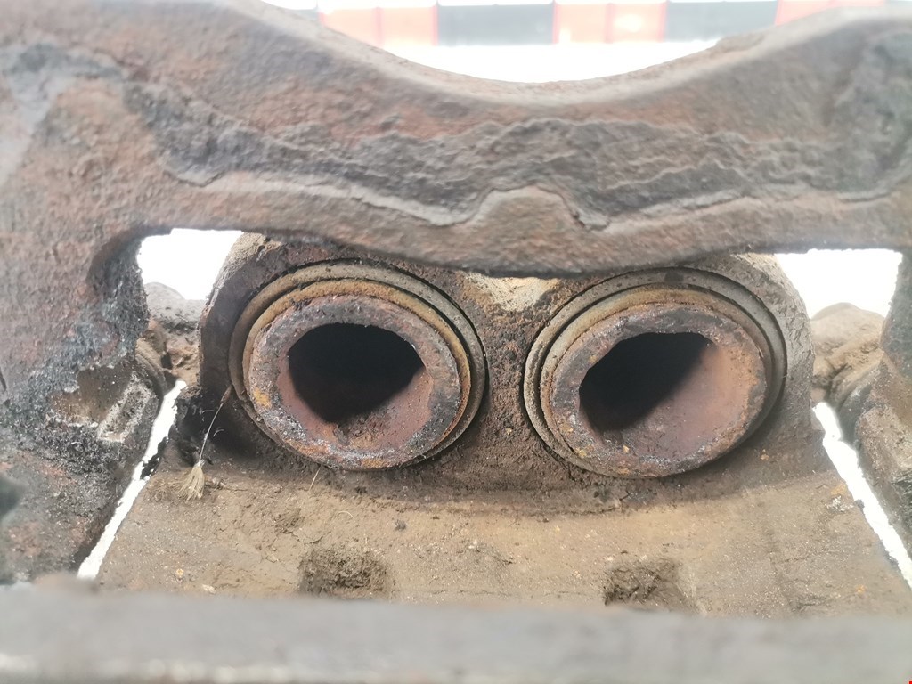 Суппорт передний левый SUBARU Impreza 2000-2007