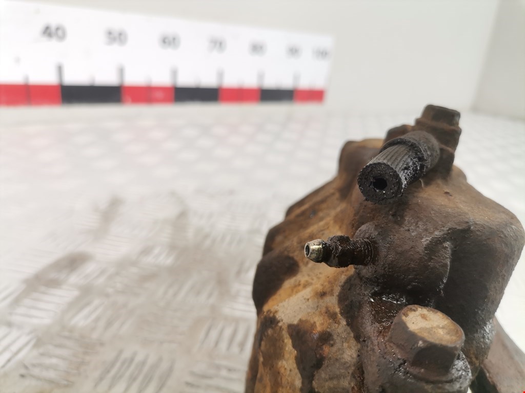 Суппорт передний левый SUBARU Impreza 2000-2007