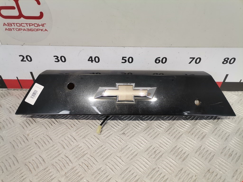 Накладка декоративная (молдинг) крышки (двери) багажника Chevrolet Spark (M300) (2009-2016)