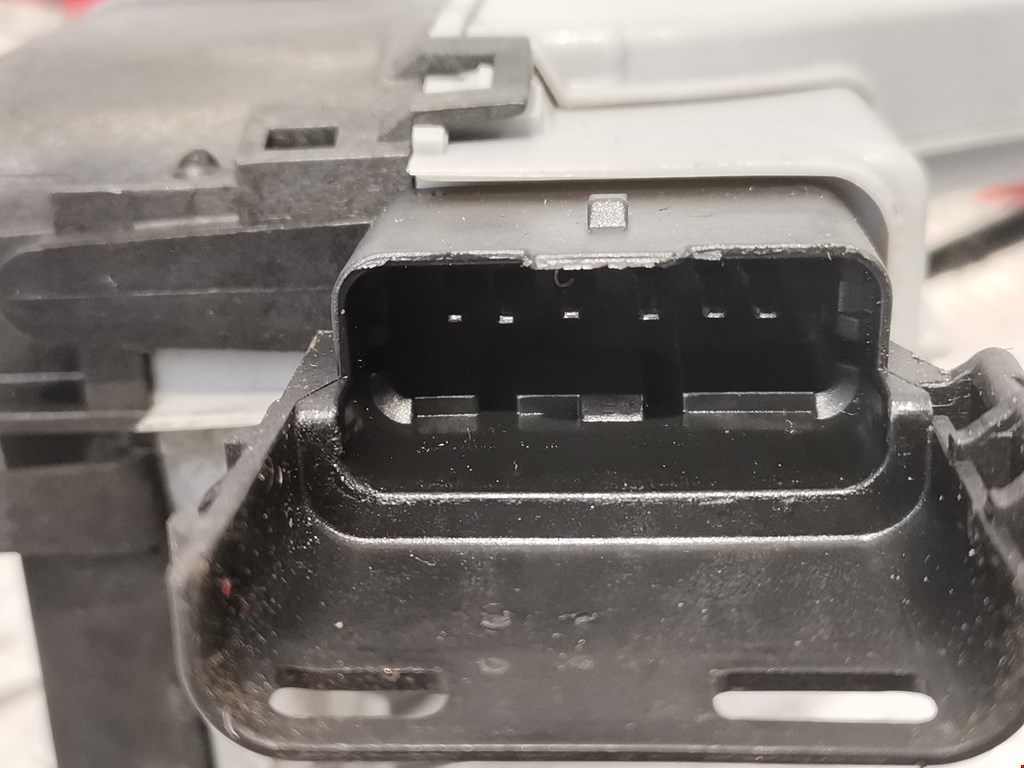 Замок двери передней левой PEUGEOT 5008 2009-2016