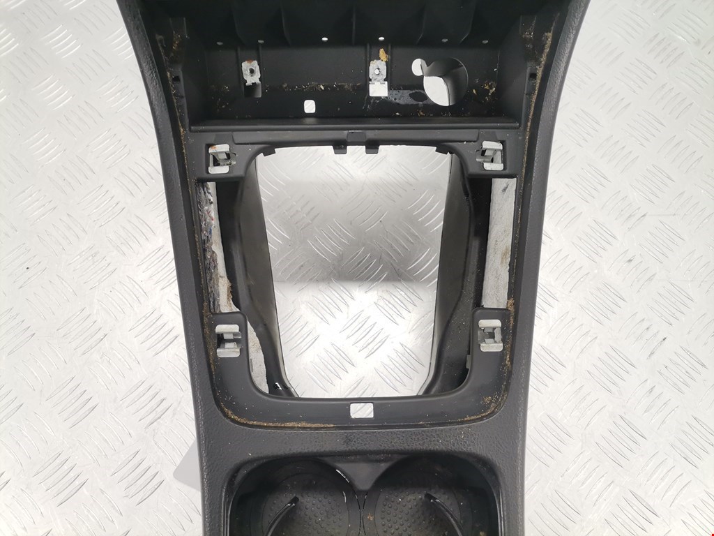 Подлокотник в салон VOLKSWAGEN Passat B6 2005-2011