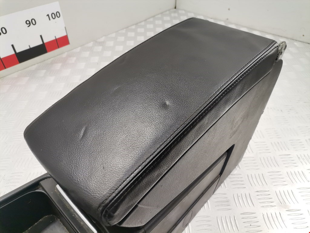 Подлокотник в салон VOLKSWAGEN Passat B6 2005-2011