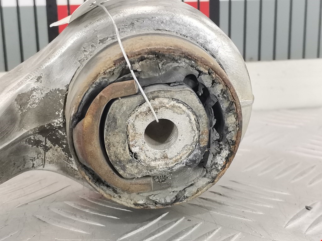 Рычаг передний правый AUDI A4 B6 2001-2005