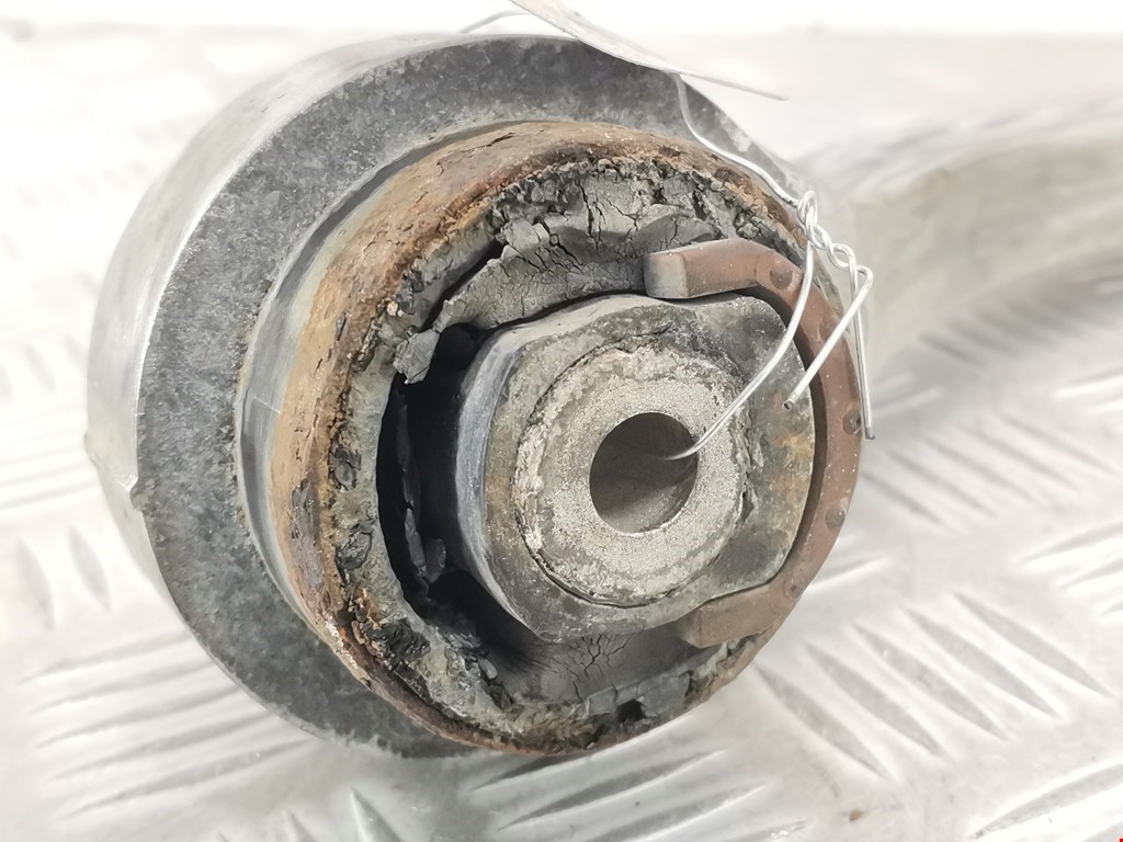 Рычаг передний правый AUDI A4 B6 2001-2005