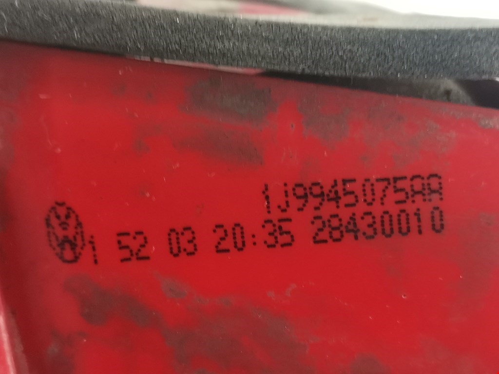 Фонарь задний правый VOLKSWAGEN Golf IV 1997-2003