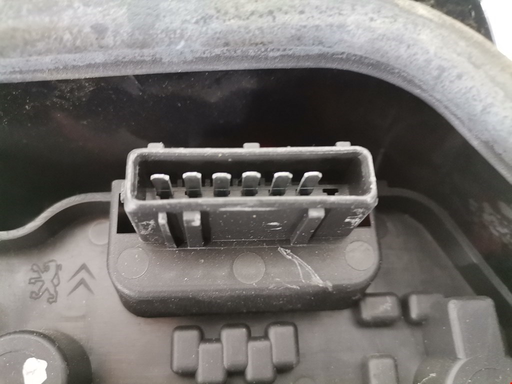 Фонарь задний правый CITROEN Xsara 1997-2000