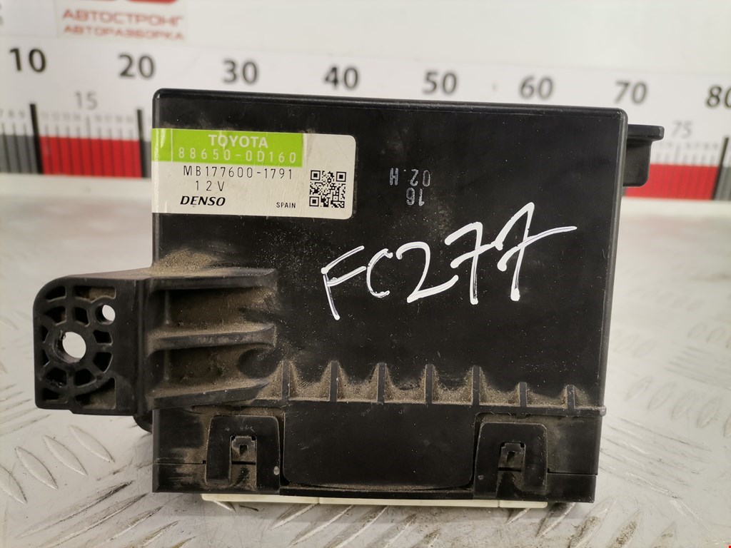 Блок комфорта TOYOTA Yaris II XP50 2005-2011