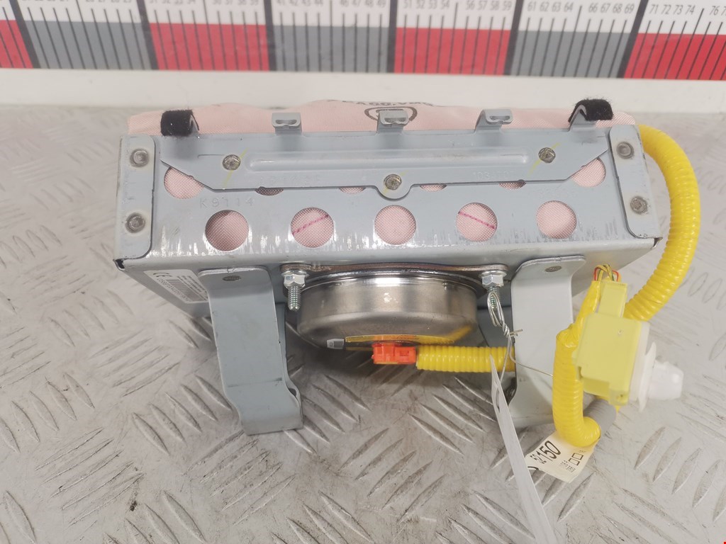 Подушка безопасности пассажирская (в торпедо) TOYOTA Yaris II XP50 2005-2011