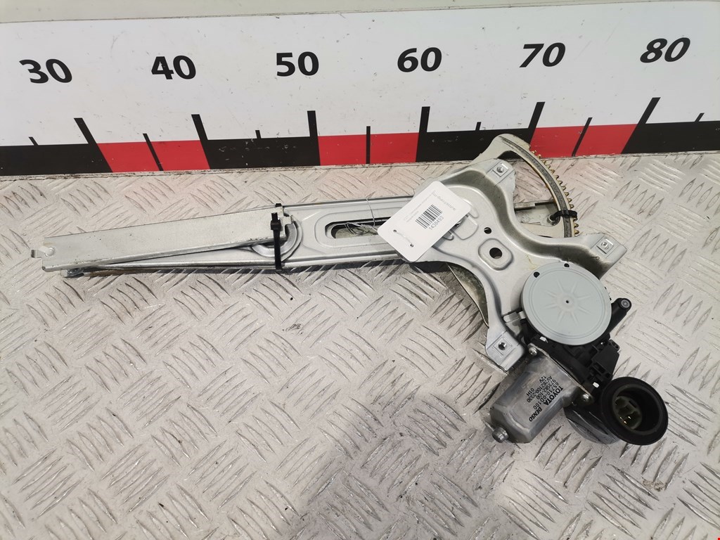 Стеклоподъемник передний правый TOYOTA Yaris II XP50 2005-2011