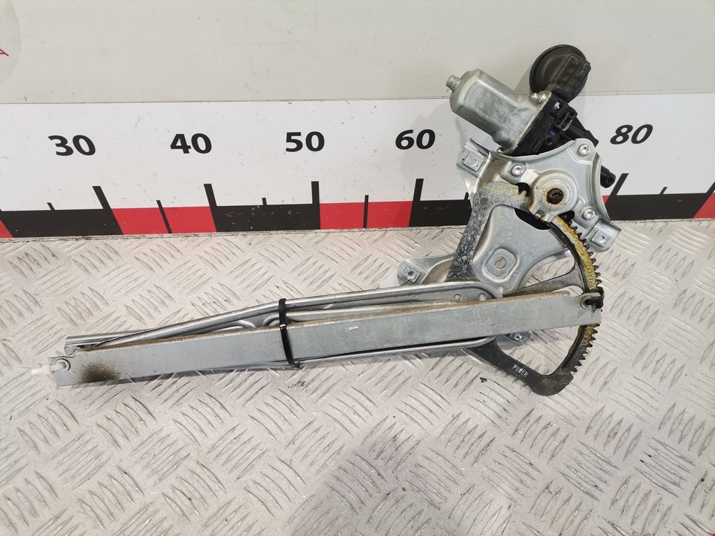 Стеклоподъемник передний правый TOYOTA Yaris II XP50 2005-2011