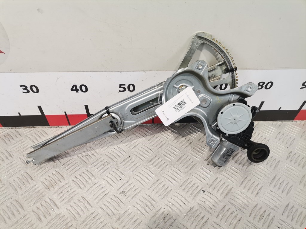 Стеклоподъемник передний правый TOYOTA Yaris II XP50 2005-2011