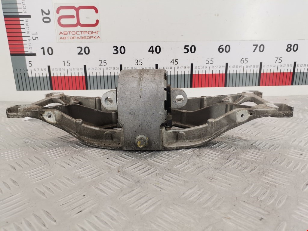 Кронштейн (крепление лапа траверса) кпп Jaguar XF (X250) (2007-2015)