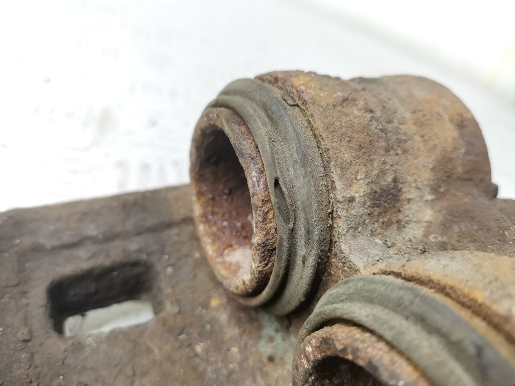 Суппорт передний левый SUBARU Impreza 2000-2007