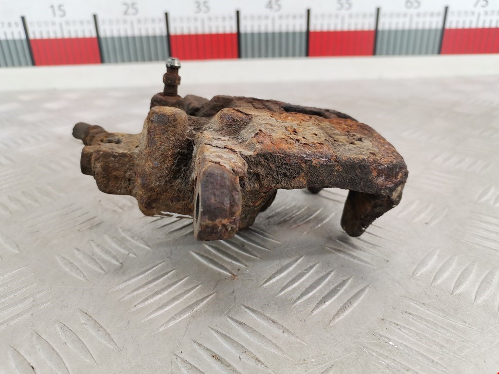 Суппорт задний правый SUBARU Impreza 2000-2007