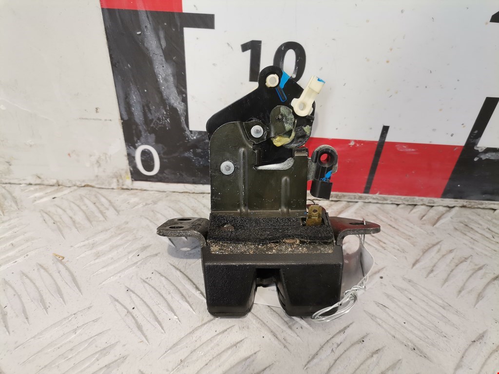 Замок багажника (крышки двери) HYUNDAI Tucson l 2004-2010