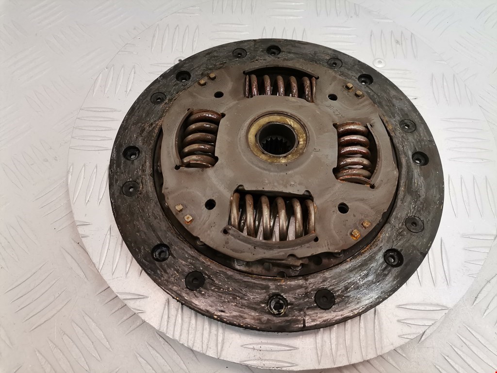 Маховик (демпфер сцепления) FORD Fiesta 2001-2008