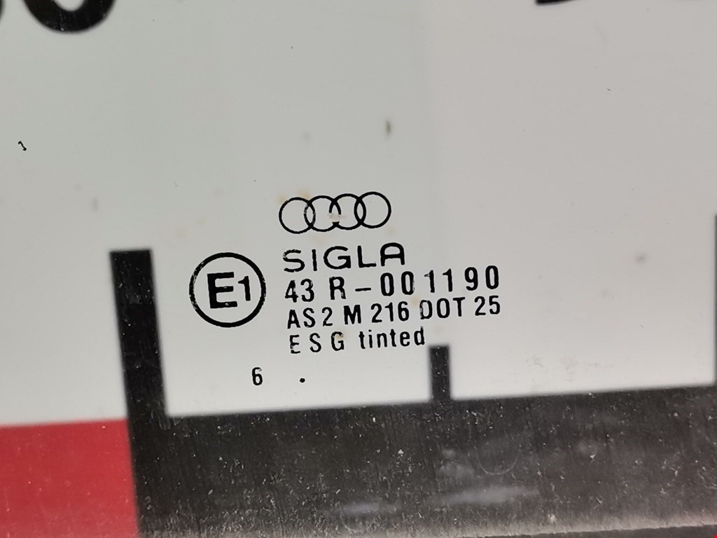 Стекло двери заднее правое AUDI A4 B5 1995-2001