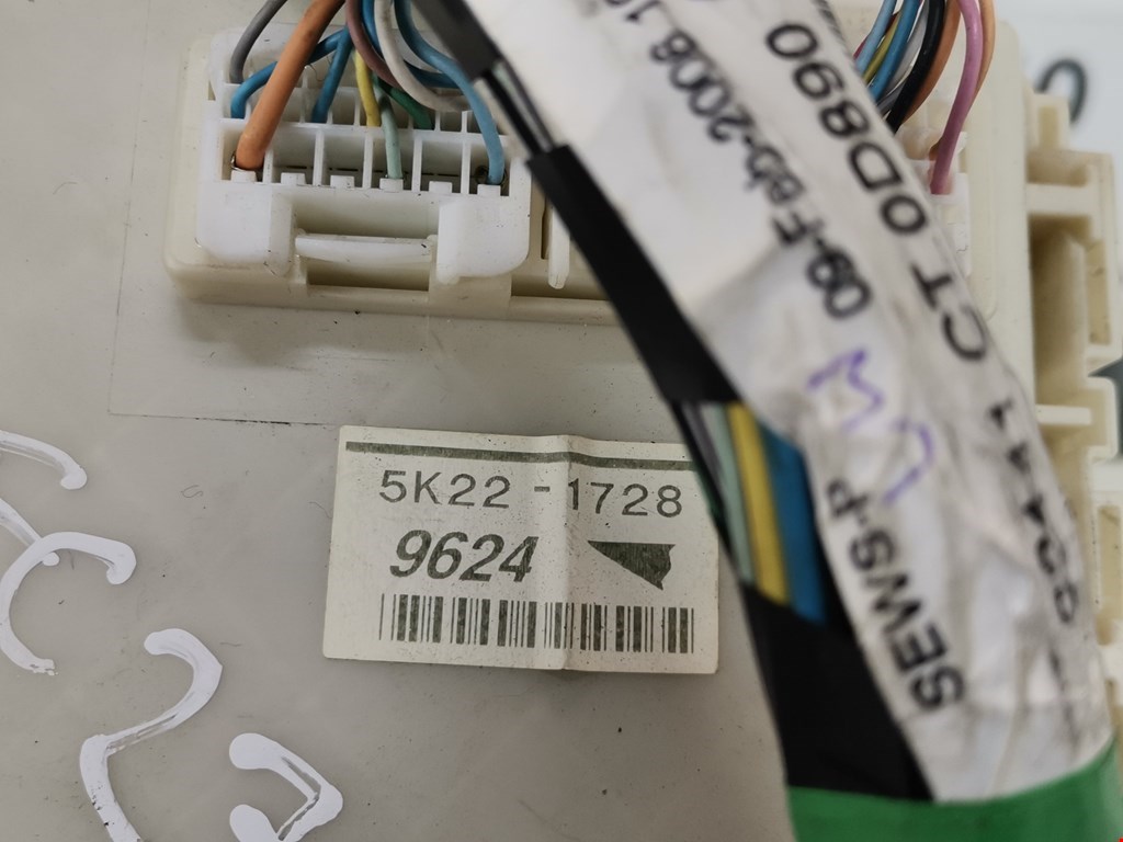 Датчик уровня в бачок омывателя TOYOTA Yaris II XP50 2005-2011