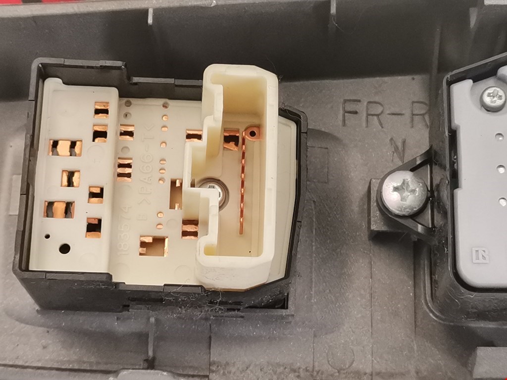 Блок управления стеклоподъемниками TOYOTA Prius II XW20 2003-2012