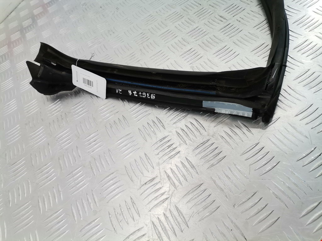 Уплотнитель двери MERCEDES-BENZ CLS-Class C219 2004-2010