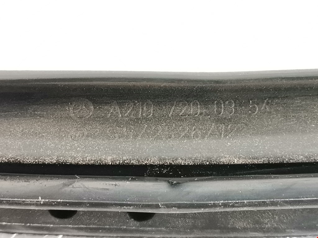 Уплотнитель двери MERCEDES-BENZ CLS-Class C219 2004-2010