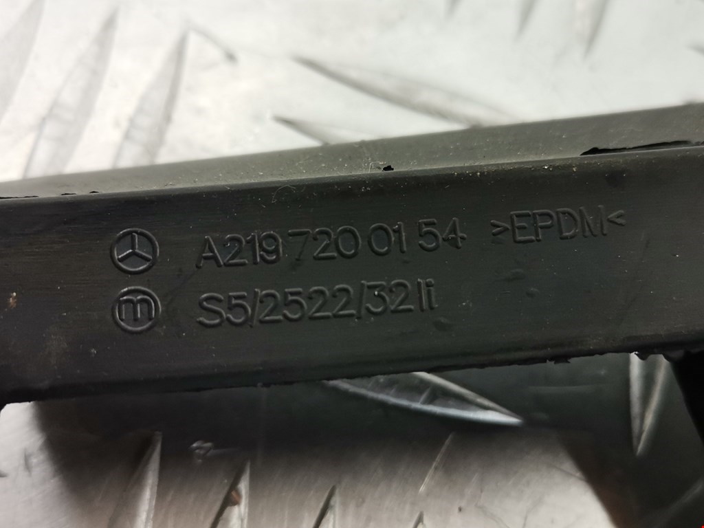 Уплотнитель двери MERCEDES-BENZ CLS-Class C219 2004-2010