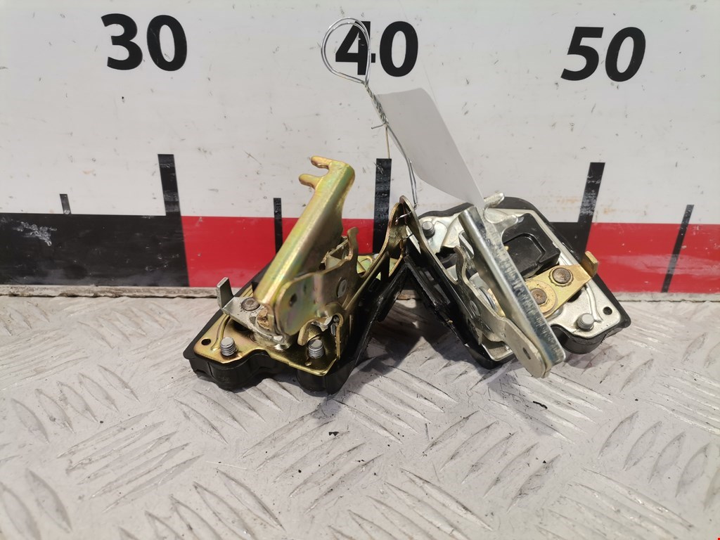 Замок багажника (крышки двери) LEXUS LX 470 1998-2007