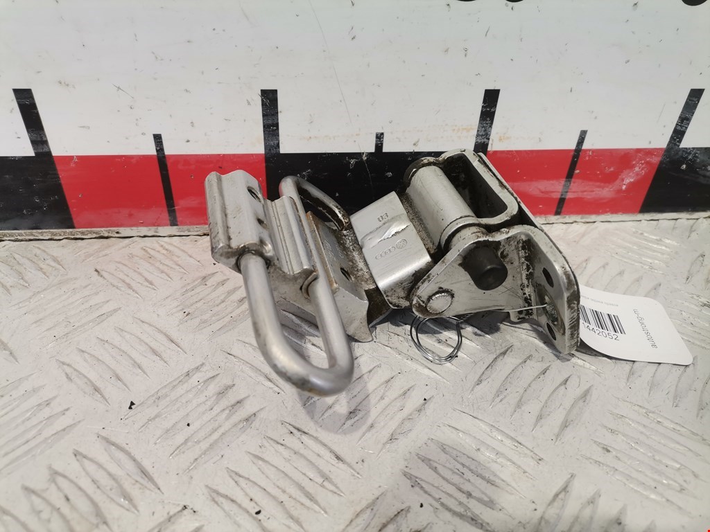 Петля двери задней правой Audi A4 B6 (2000-2006)