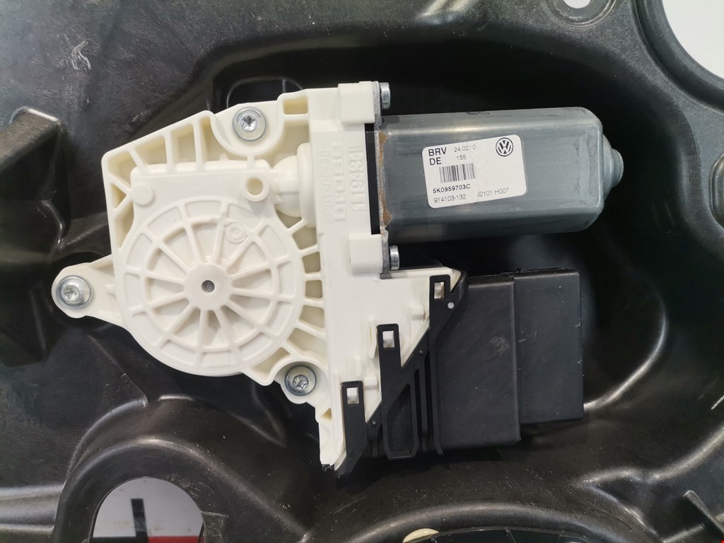 Стеклоподъемник задний левый VOLKSWAGEN Golf VI 2009-2012