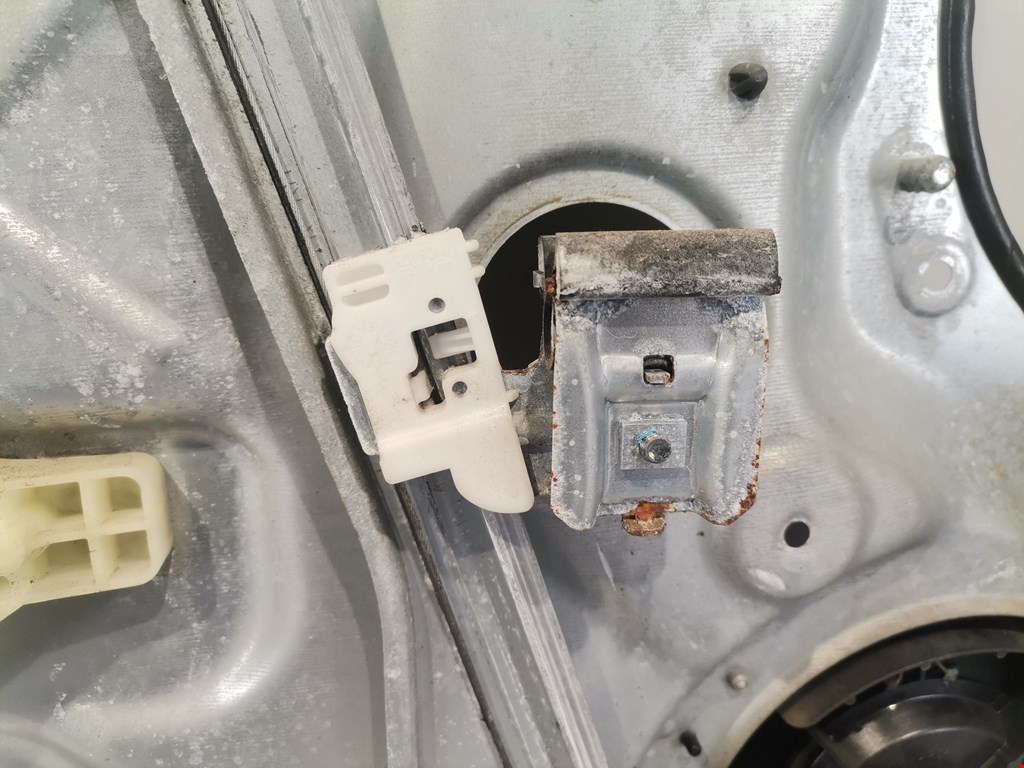 Стеклоподъемник передний правый KIA Cee'd I 2006-2012