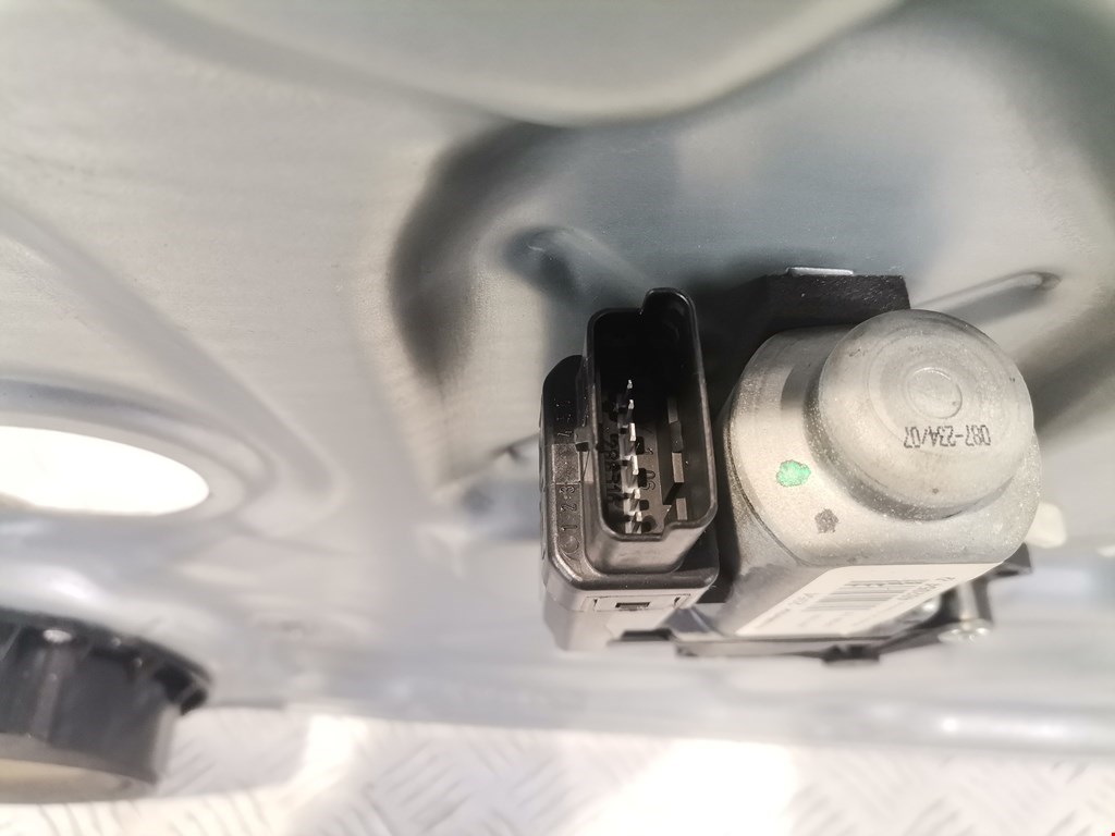 Стеклоподъемник передний правый KIA Cee'd I 2006-2012