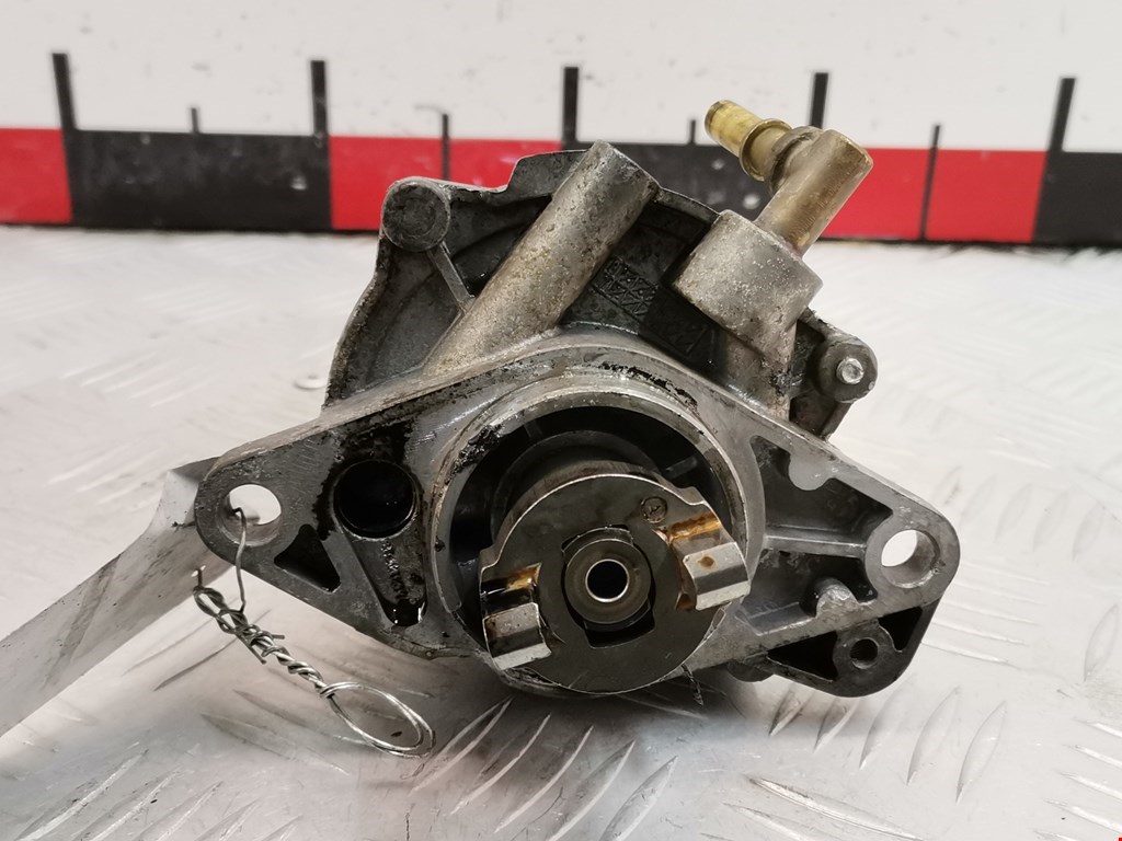 Насос вакуумный Opel Corsa D (2006-2014)