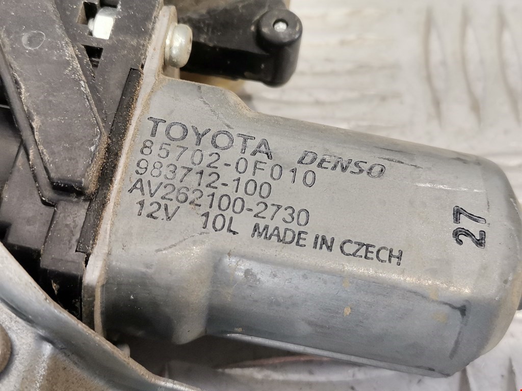 Стеклоподъемник передний левый TOYOTA Yaris II XP50 2005-2011